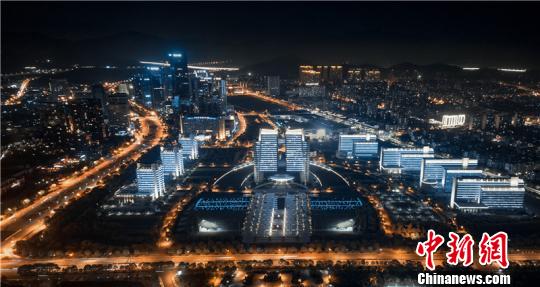 图为舟山城市夜景。浙江自贸区管委会提供