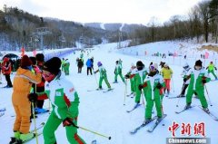 黑龙江亚布力滑雪旅游度假区“暖冬”雪季火热