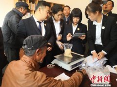 高原藜麦“安家”兰州高山 农户领籽种签订单种植无忧