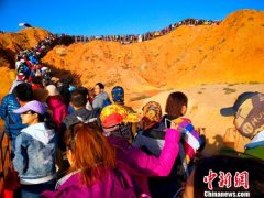 甘肃青年恋上乡土“就地取材”振兴乡村旅游经济