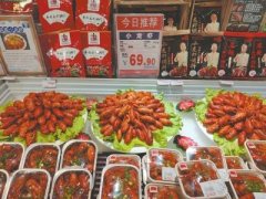 成都人一天能吃百万只小龙虾 最贵龙虾塔一份近2000元