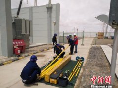 青海电网完成首次带电清扫作业