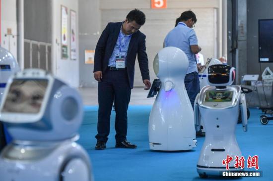 资料图:各类智能机器人。中新社记者 任东 摄 资料图:各类智能机器人。/p中新社记者 任东 摄