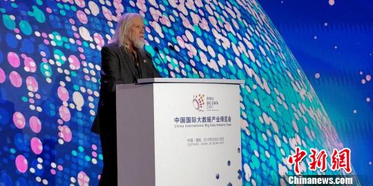 密码技术与安全技术专家、2015年图灵奖获得者WhitfieldDiffie教授在2019中国国际大数据产业博览会主权区块链生态——享链生态发布会现场发表演讲 曾实 摄