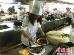 湘菜“俘获”台湾味蕾 两岸婚姻家庭代表长沙研习美食创业