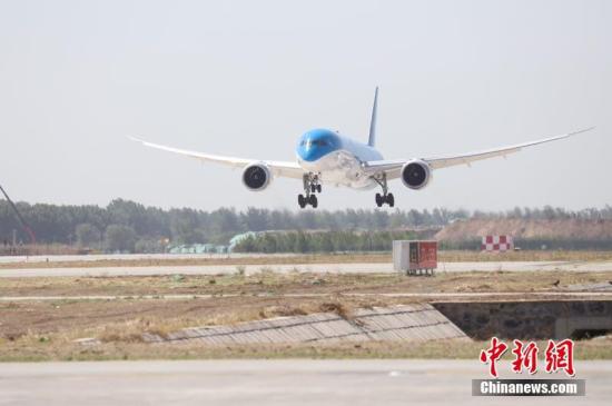 图为厦门航空公司波音B787-9飞机降落。 民航局供图