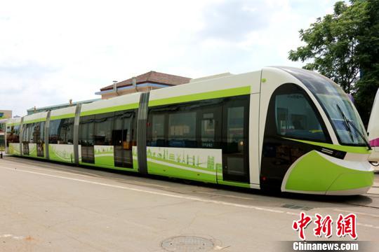 斩获德国iF设计大奖的五模块储能式有轨电车。中车株机供图