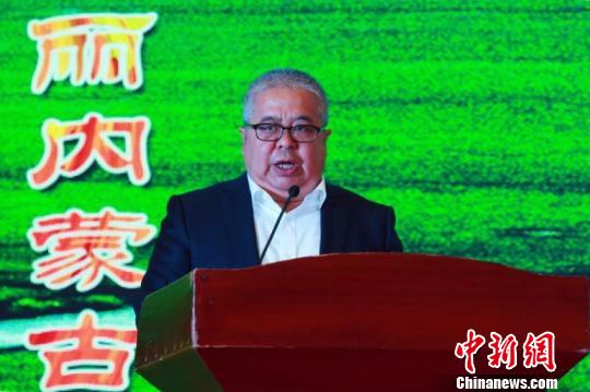 图为内蒙古自治区文化和旅游厅副厅长蔚治国致辞。　董亮 摄