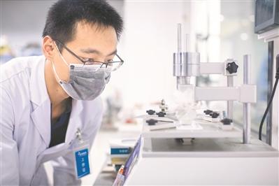 纳米涂层黑科技渐成生活“刚需” 倾泻而下的水“来去无痕”