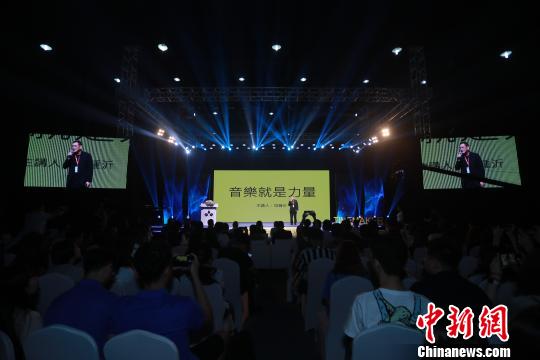 嘉宾演讲现场。　钟欣 摄