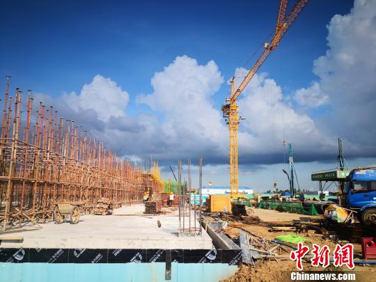 海口哈罗公学项目施工现场。　尹海明 摄