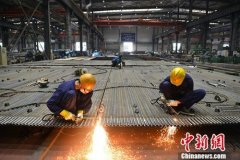 报告：中国经济上半年“弱企稳” 预计实际GDP增速为6.3%